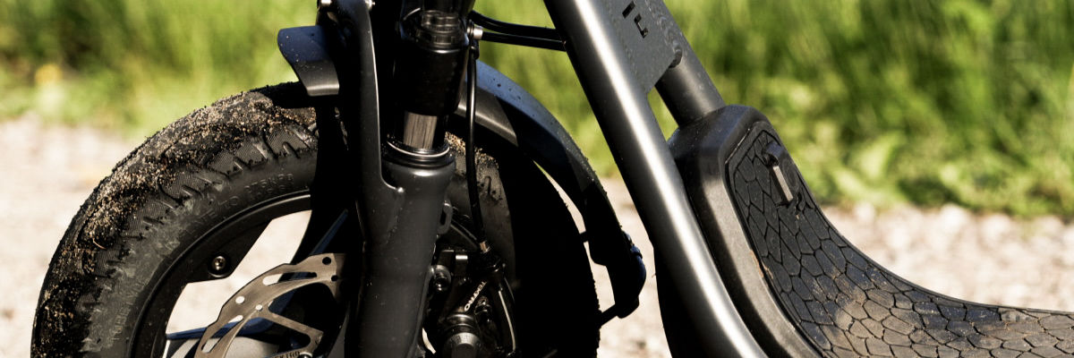 Egret e-scooter suspension and pneumatic tyres